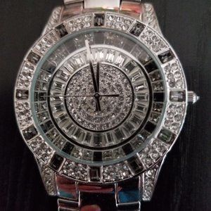 Victoria Wieck Silvertone Bracelet Watch NIB Bow & Go NEW BATTERY FEB. 2023 💝